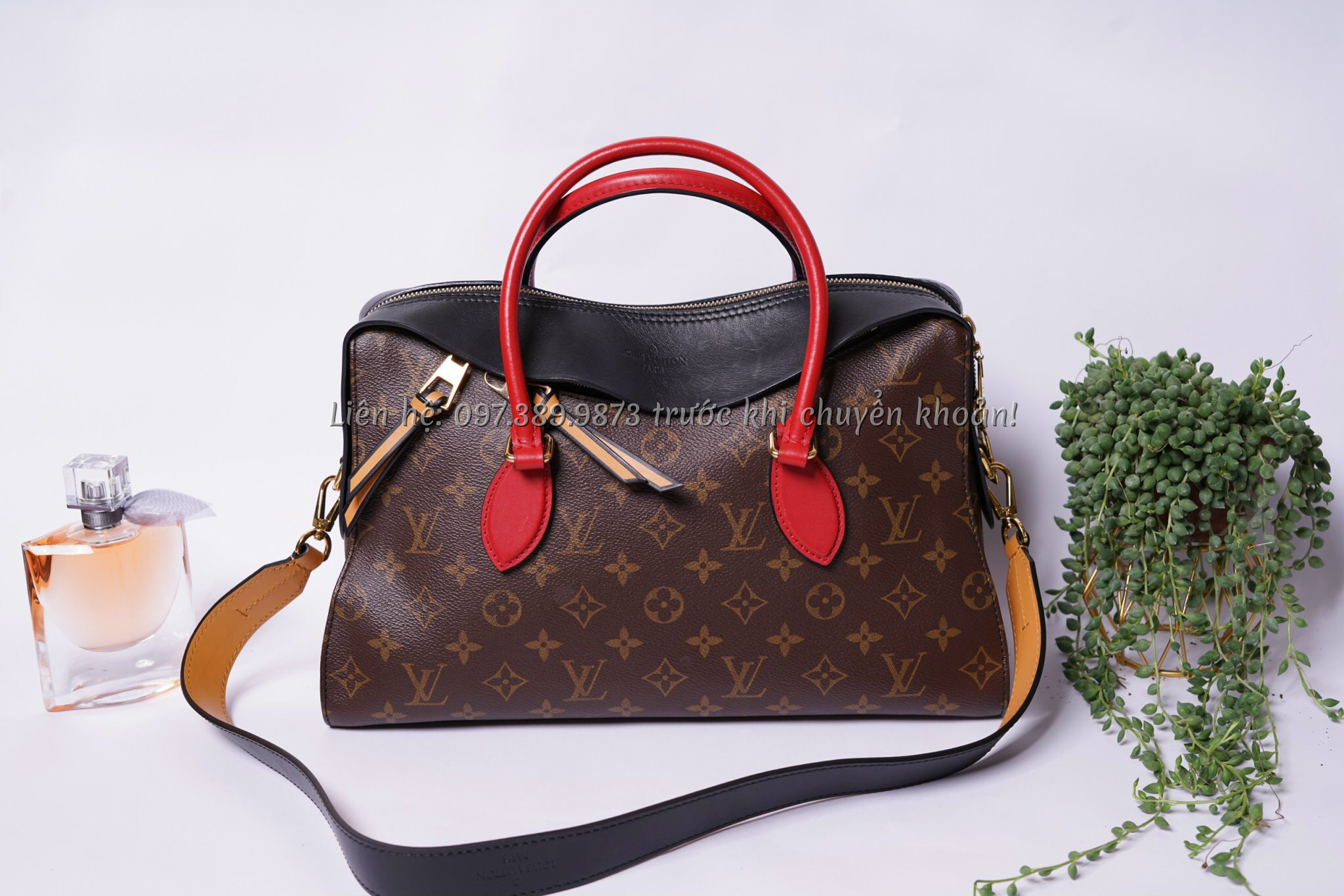 Ảnh TÚI LOUIS VUITTON Louis Vuitton Tuileries MÀU NÂU DA MONO Size L  30x22x13 cm  KHÓA VÀNG. QUAI ĐỎ.